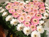 Blumengesteck in Herzform