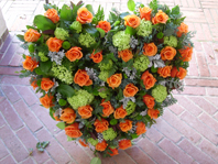 Blumengesteck in Herzform